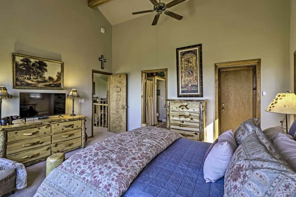 Spacious Fairplay Retreat w/ Hot Tub & Fire Pit!