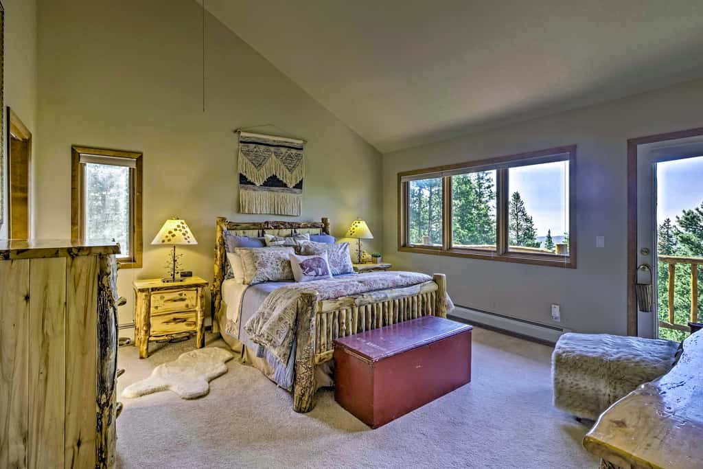 Spacious Fairplay Retreat w/ Hot Tub & Fire Pit!