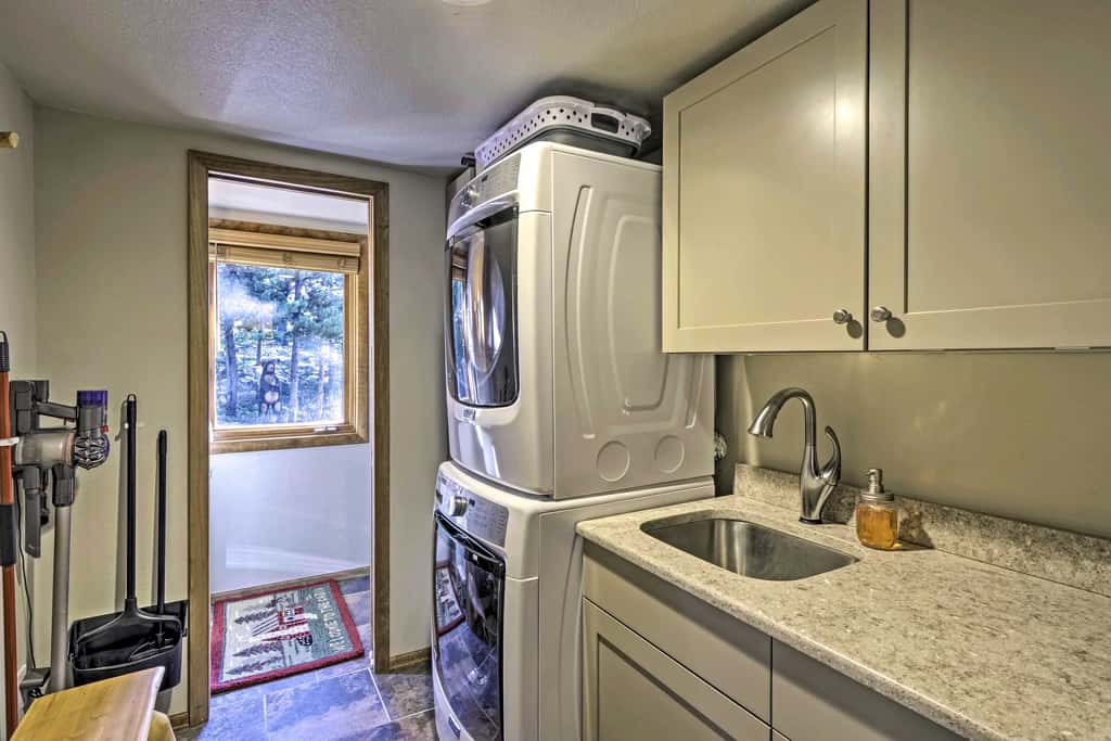 Spacious Fairplay Retreat w/ Hot Tub & Fire Pit!