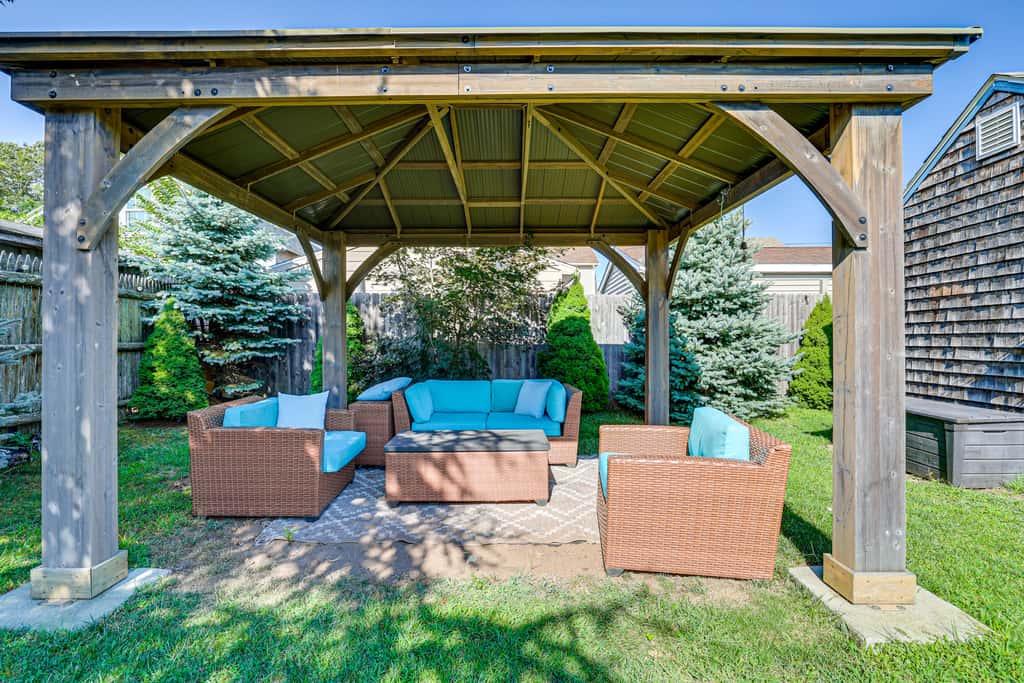 Near Yale & Winter Fun: New Haven Home w/ Hot Tub!