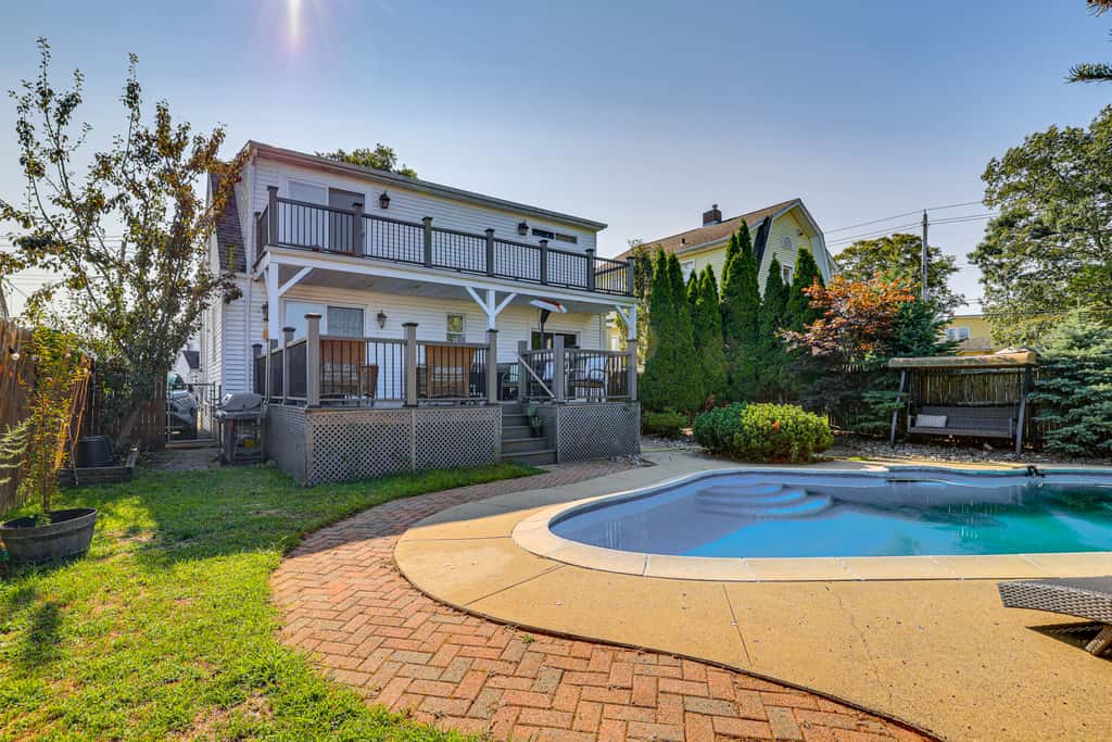 Near Yale & Winter Fun: New Haven Home w/ Hot Tub!