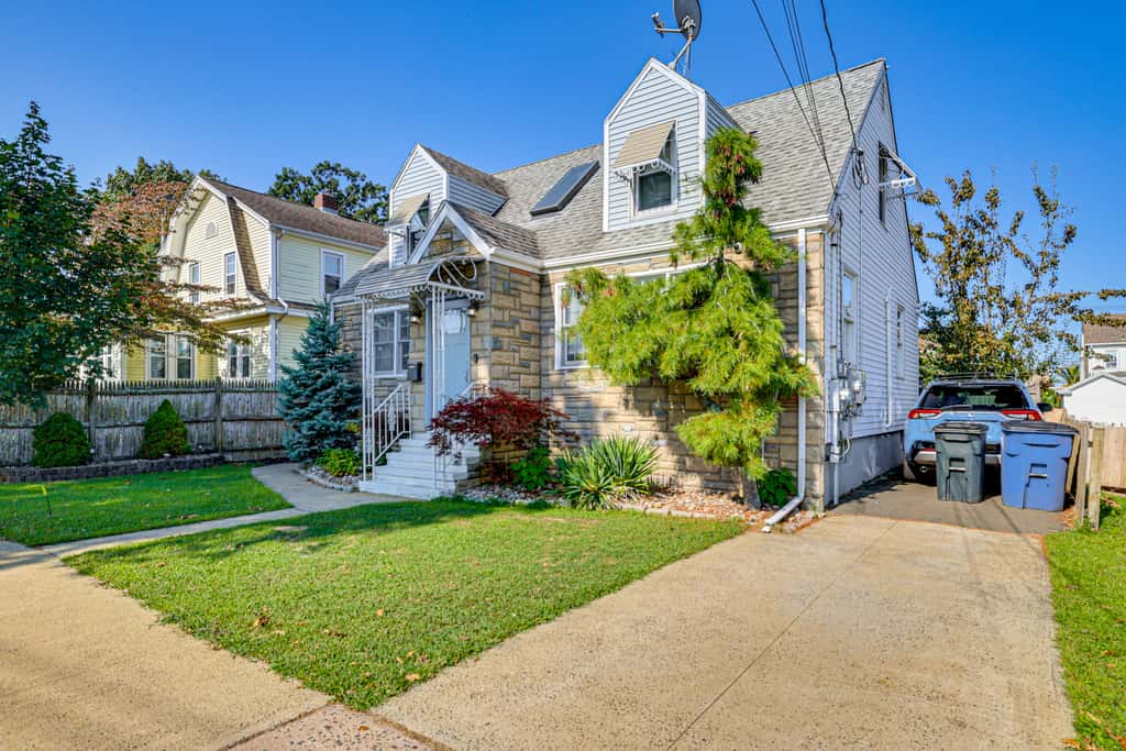 Near Yale & Winter Fun: New Haven Home w/ Hot Tub!