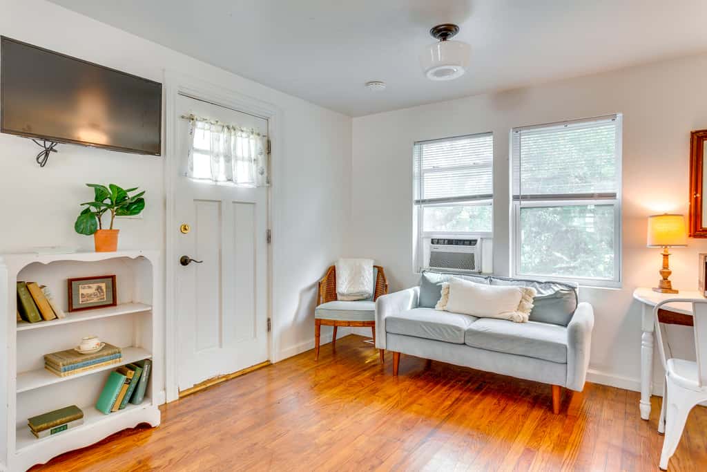Cozy Studio in Heart of OKC Plaza District!
