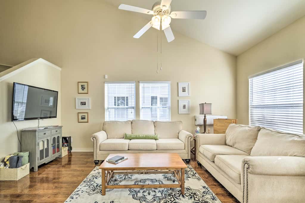 Walk to Lake + Pool Access! Family Gem in Afton