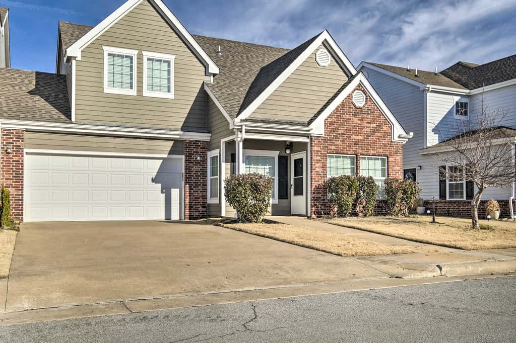 Walk to Lake + Pool Access! Family Gem in Afton