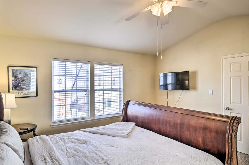 Walk to Lake + Pool Access! Family Gem in Afton