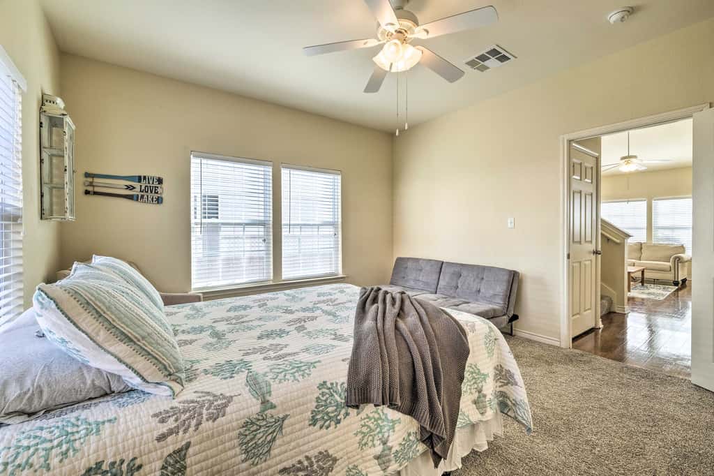 Walk to Lake + Pool Access! Family Gem in Afton