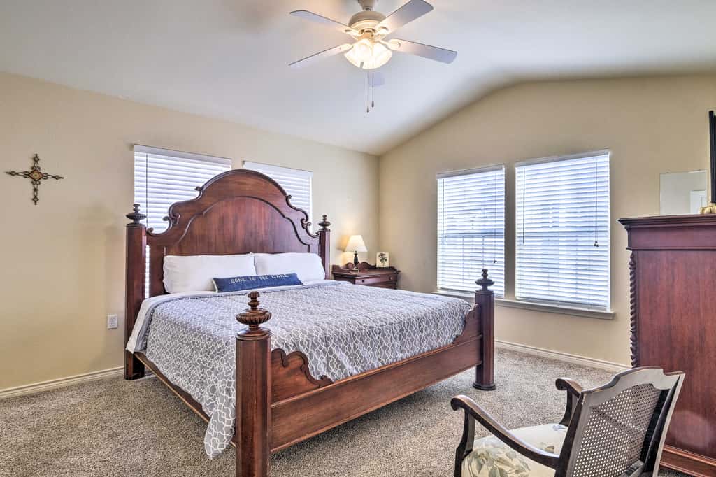 Walk to Lake + Pool Access! Family Gem in Afton