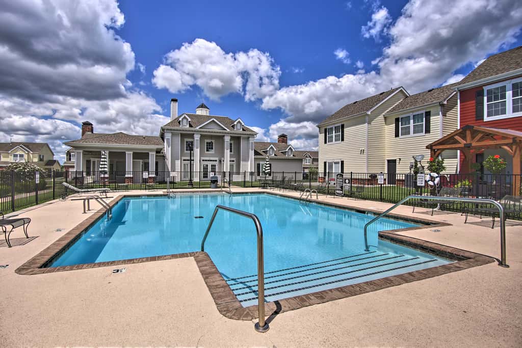 Walk to Lake + Pool Access! Family Gem in Afton