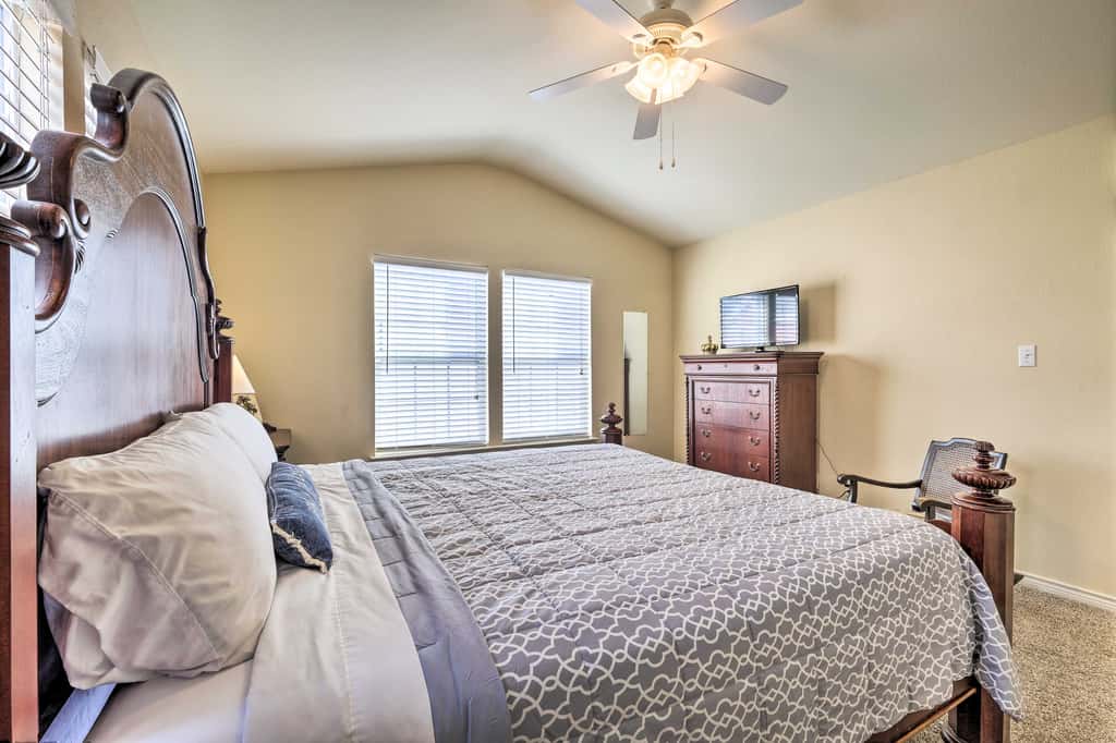 Walk to Lake + Pool Access! Family Gem in Afton