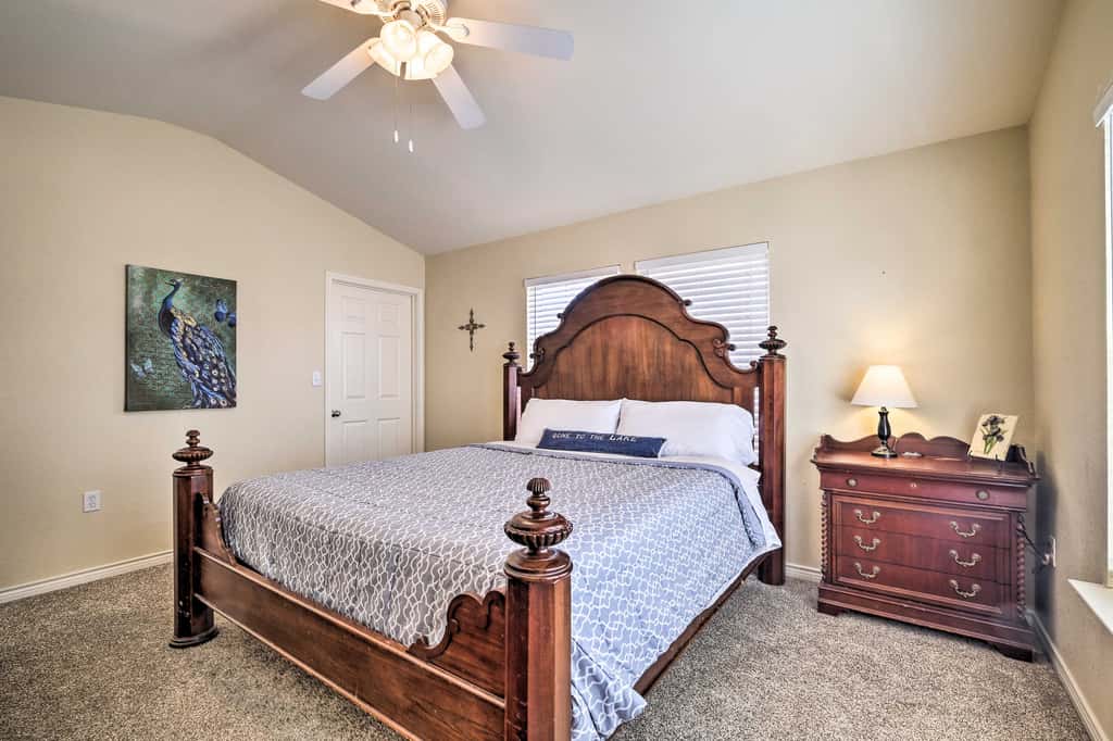 Walk to Lake + Pool Access! Family Gem in Afton