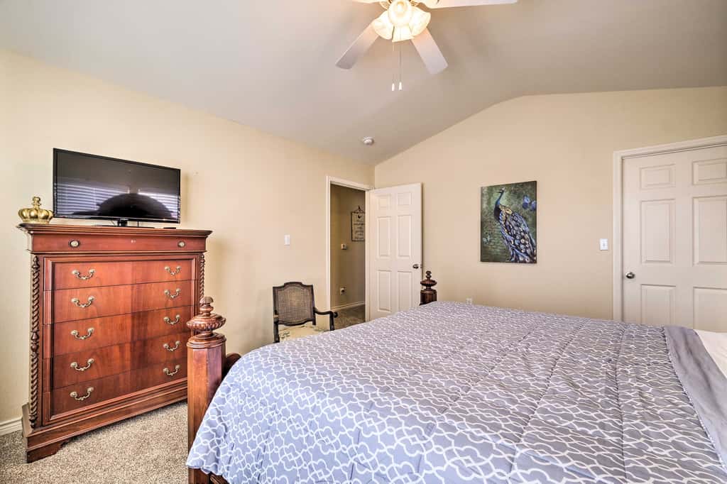 Walk to Lake + Pool Access! Family Gem in Afton