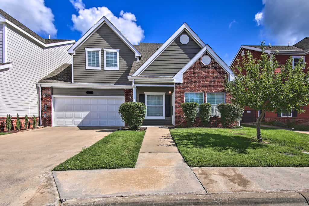 Walk to Lake + Pool Access! Family Gem in Afton