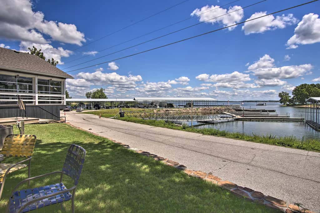 Walk to Lake + Pool Access! Family Gem in Afton