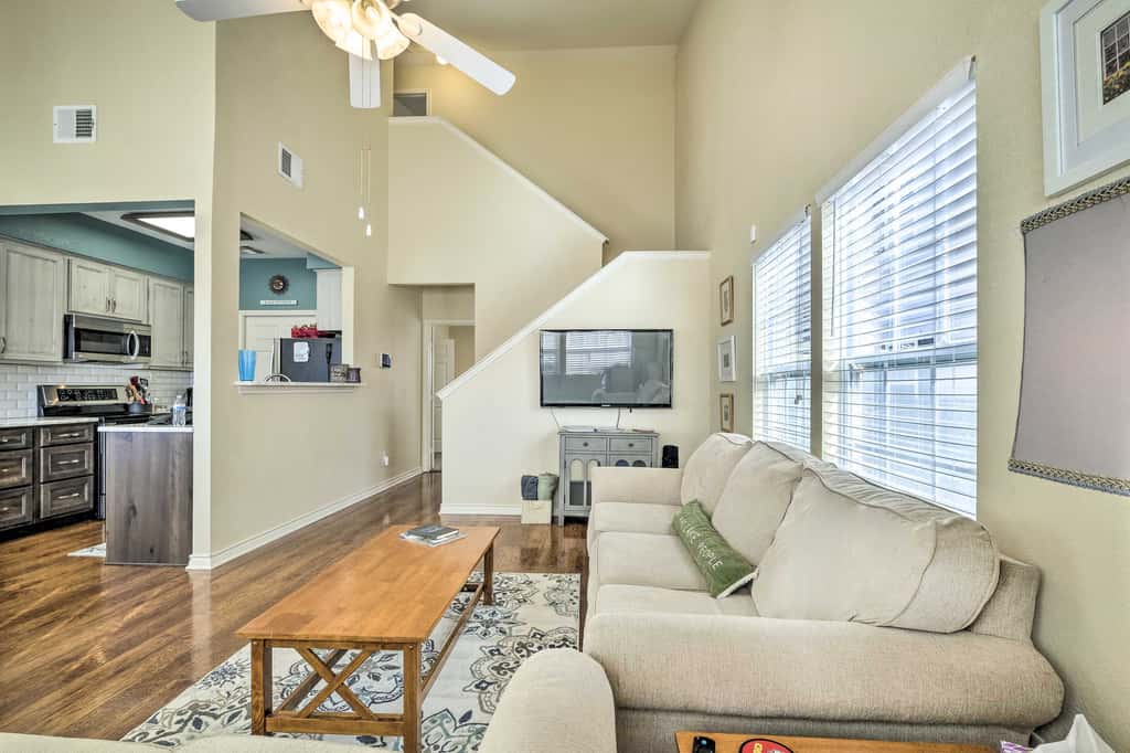 Walk to Lake + Pool Access! Family Gem in Afton