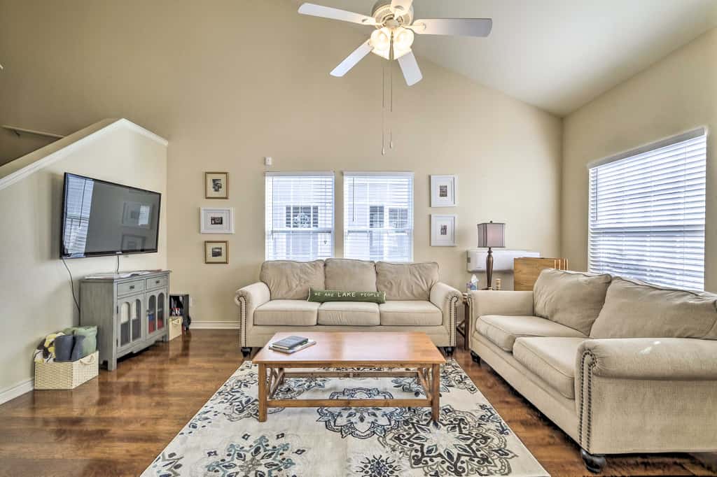 Walk to Lake + Pool Access! Family Gem in Afton