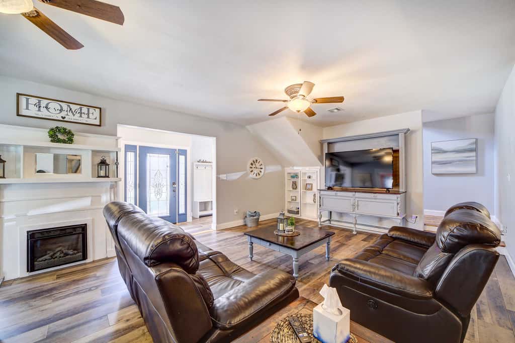 Game Room + Large Backyard: Afton Home!