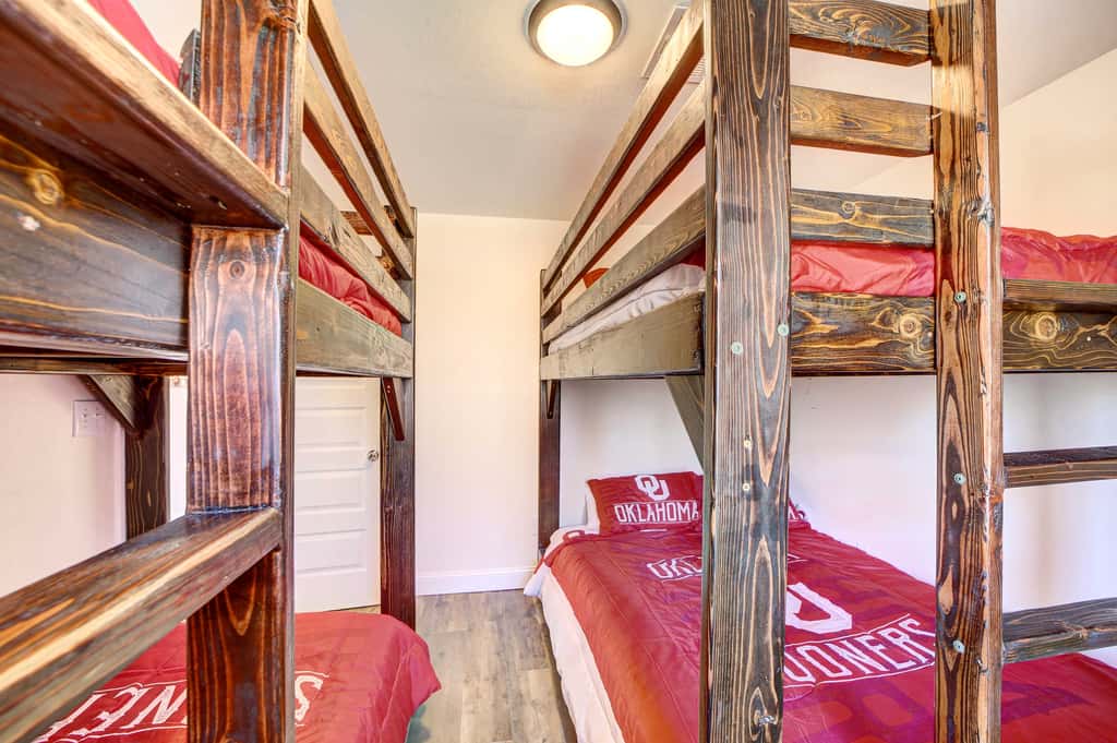 Game Room + Large Backyard: Afton Home!