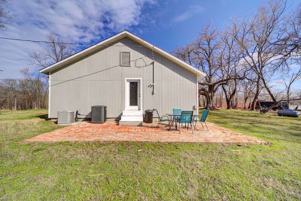 Game Room + Large Backyard: Afton Home!