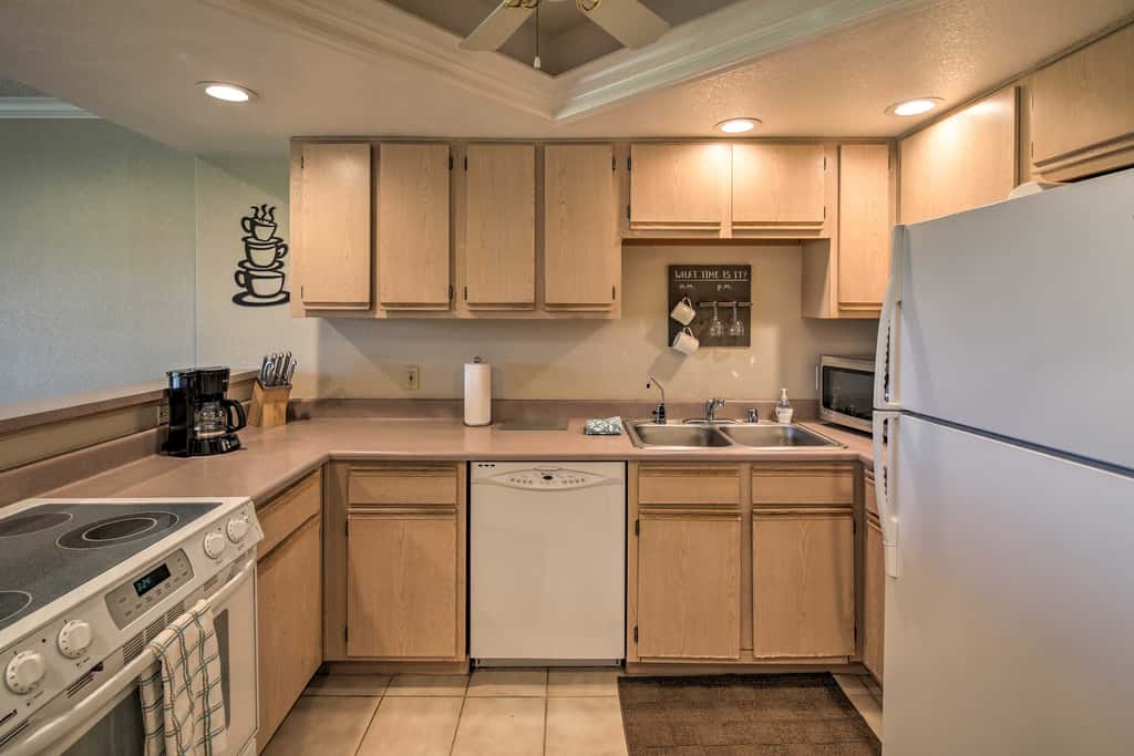 Lake Havasu Getaway w/ Golf Course & Lake Views!