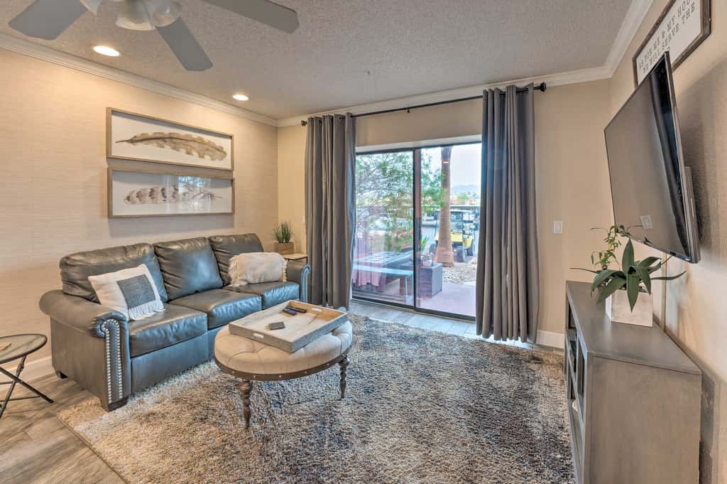 Walk to Beach: Lake Havasu Condo w/ Pool Access
