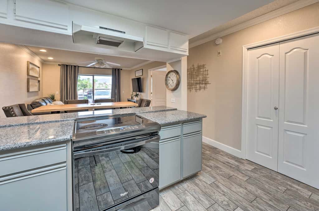 Walk to Beach: Lake Havasu Condo w/ Pool Access