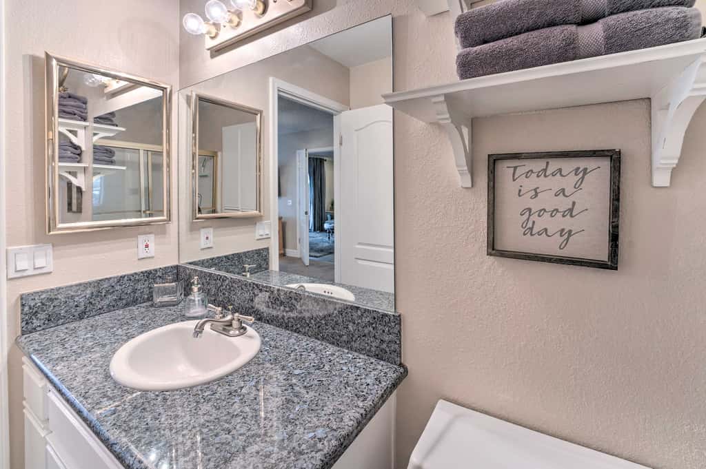 Walk to Beach: Lake Havasu Condo w/ Pool Access