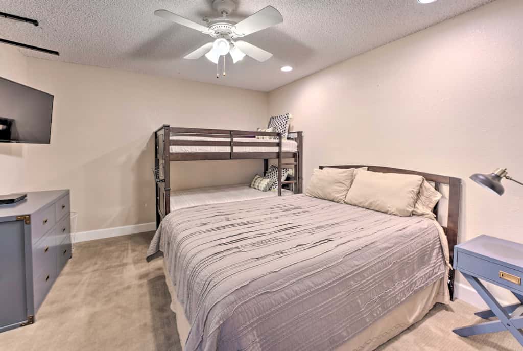Walk to Beach: Lake Havasu Condo w/ Pool Access