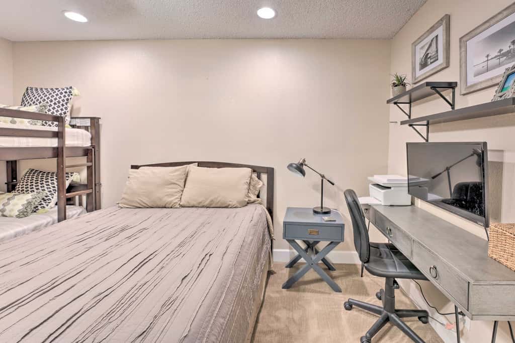 Walk to Beach: Lake Havasu Condo w/ Pool Access