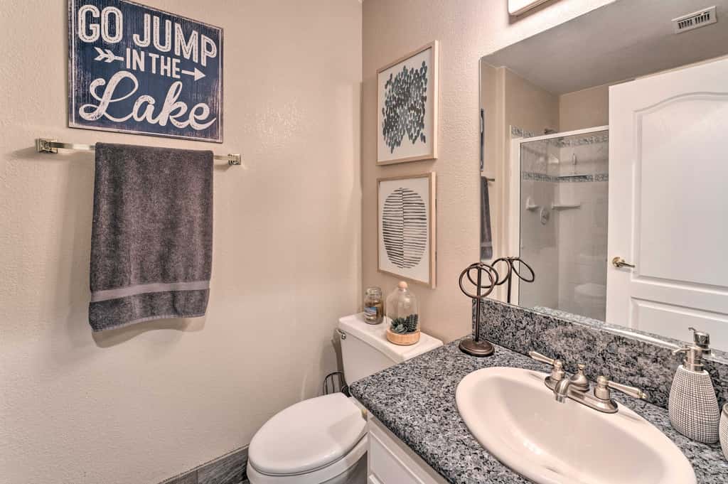 Walk to Beach: Lake Havasu Condo w/ Pool Access