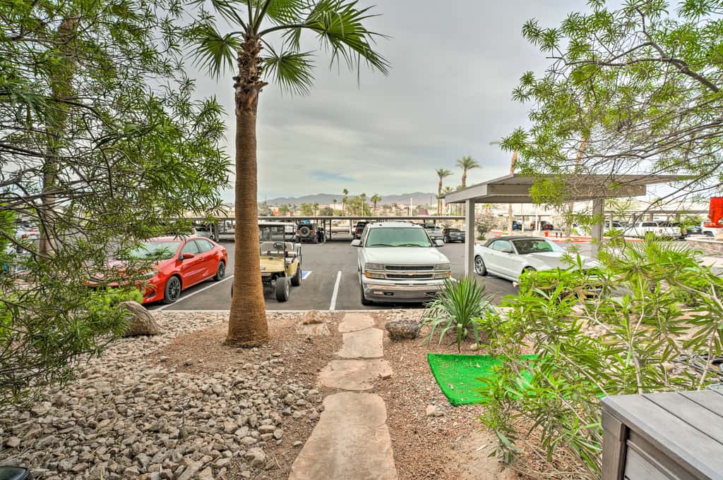 Walk to Beach: Lake Havasu Condo w/ Pool Access