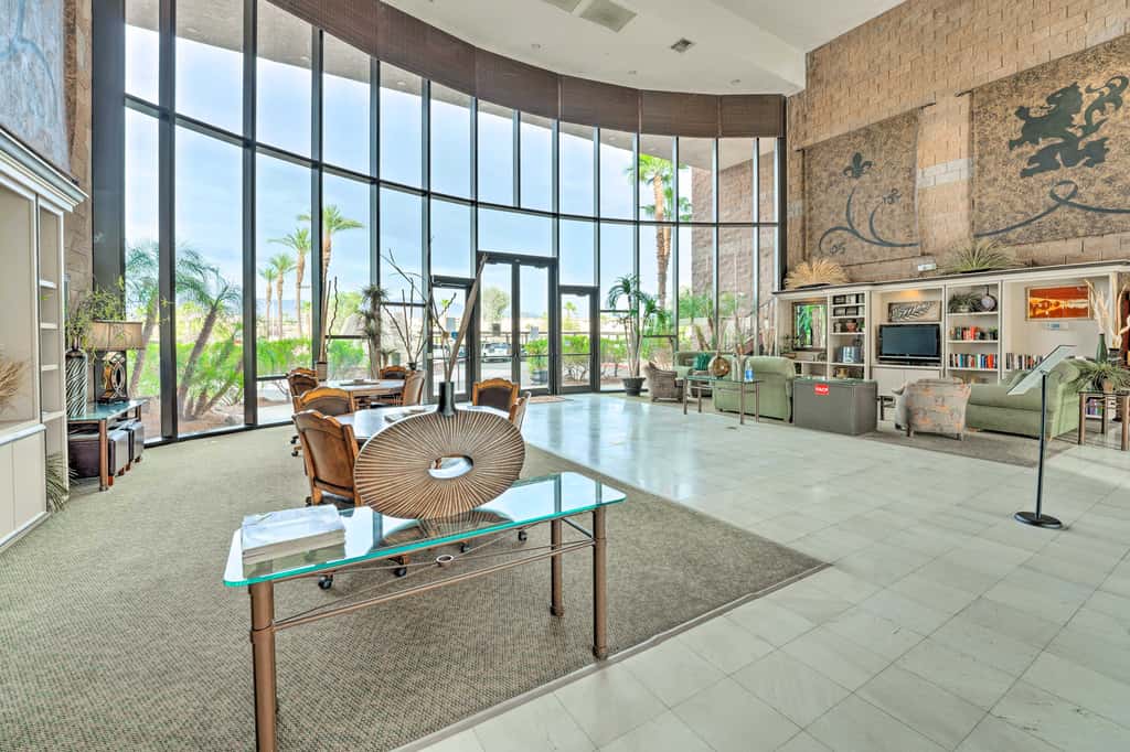 Walk to Beach: Lake Havasu Condo w/ Pool Access