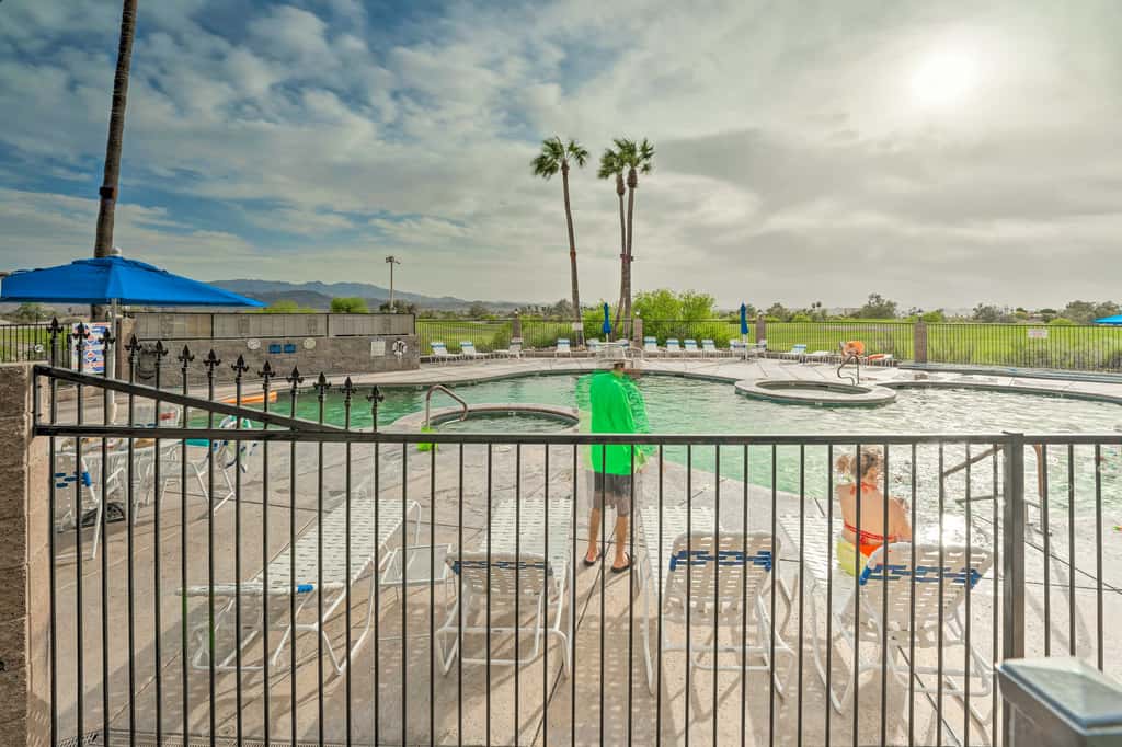 Walk to Beach: Lake Havasu Condo w/ Pool Access