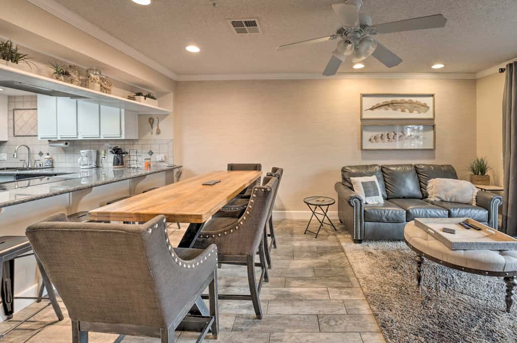 Walk to Beach: Lake Havasu Condo w/ Pool Access