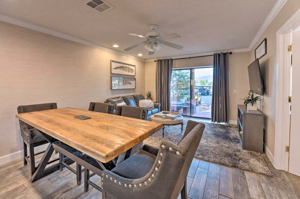 Walk to Beach: Lake Havasu Condo w/ Pool Access