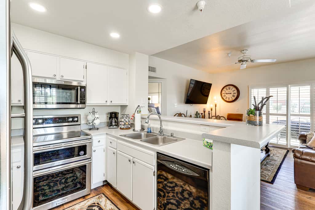Walk to Rotary Park: LHC Condo w/ Private Patio
