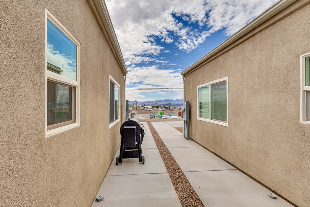 3 Mi to Lake Havasu: Condo w/ Mountain & Lake View