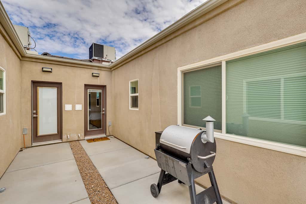 3 Mi to Lake Havasu: Condo w/ Mountain & Lake View