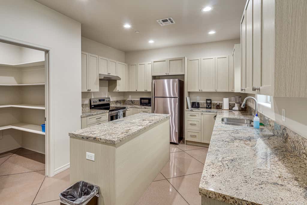 Hike & Explore: Apt 3 Mi to Lake Havasu & Dtwn!