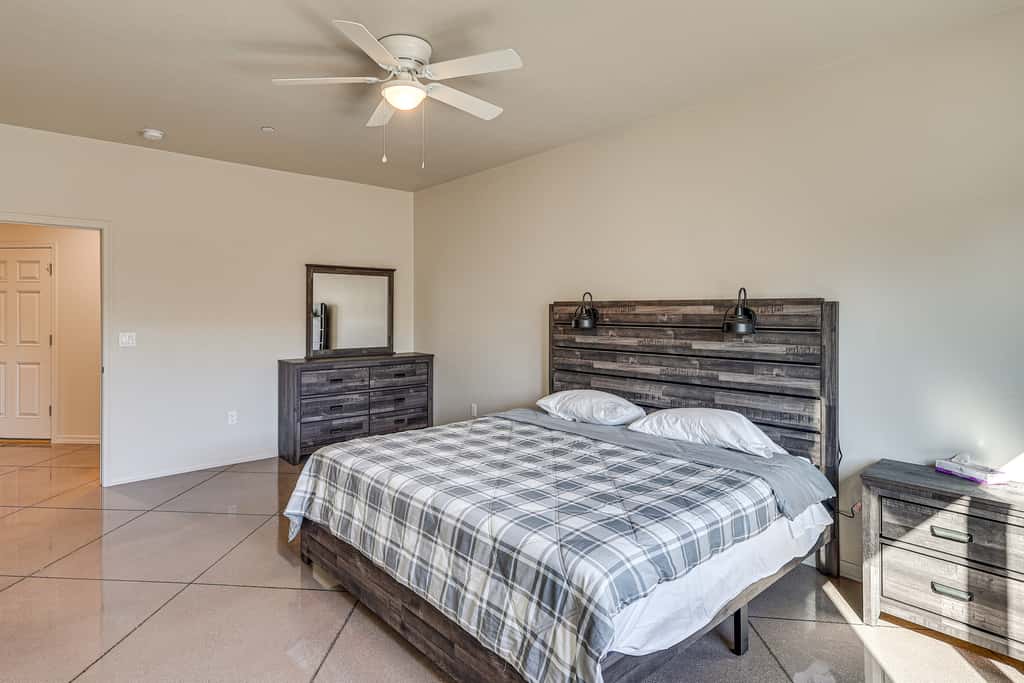 Hike & Explore: Apt 3 Mi to Lake Havasu & Dtwn!