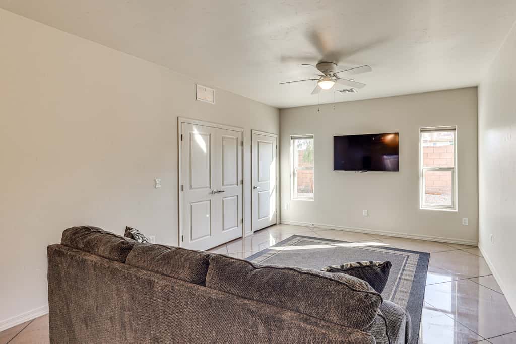 Hike & Explore: Apt 3 Mi to Lake Havasu & Dtwn!