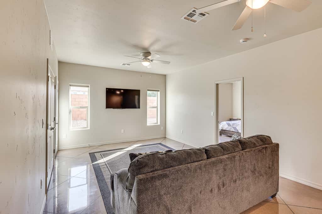 Hike & Explore: Apt 3 Mi to Lake Havasu & Dtwn!