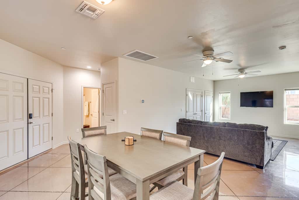 Hike & Explore: Apt 3 Mi to Lake Havasu & Dtwn!