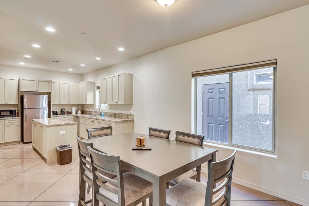 Hike & Explore: Apt 3 Mi to Lake Havasu & Dtwn!