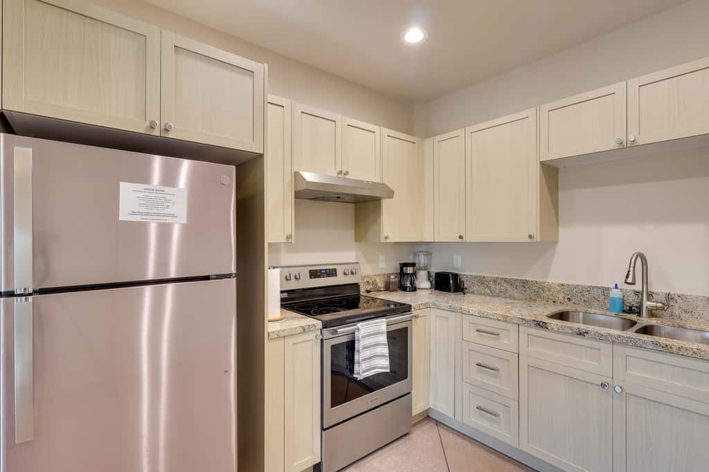 Golf, Hike & Boat! Bright Lake Havasu City Apt