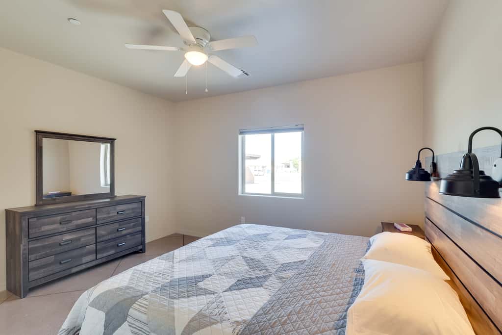 Golf, Hike & Boat! Bright Lake Havasu City Apt