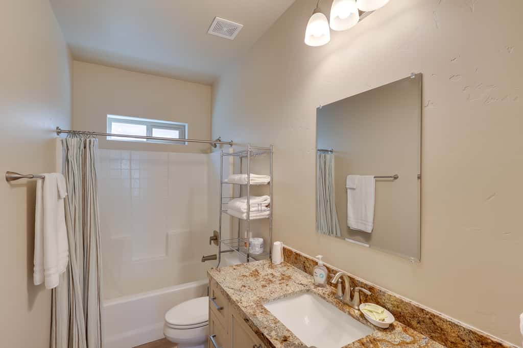 Golf, Hike & Boat! Bright Lake Havasu City Apt