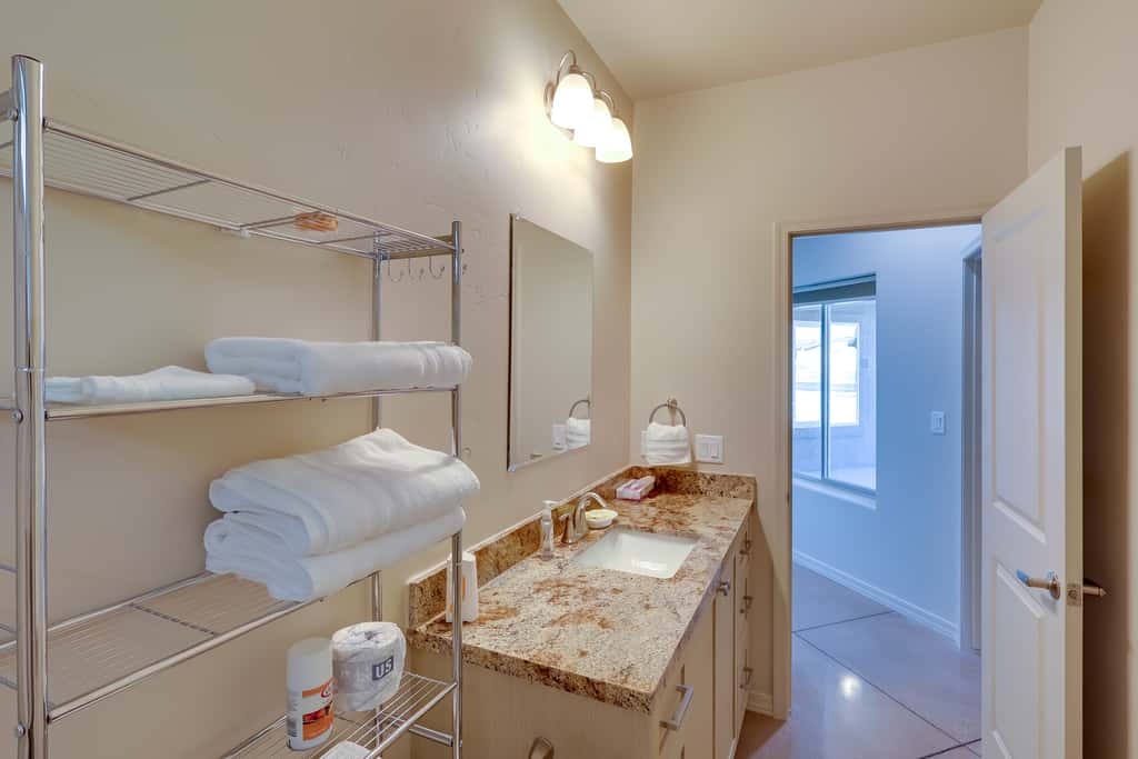 Golf, Hike & Boat! Bright Lake Havasu City Apt