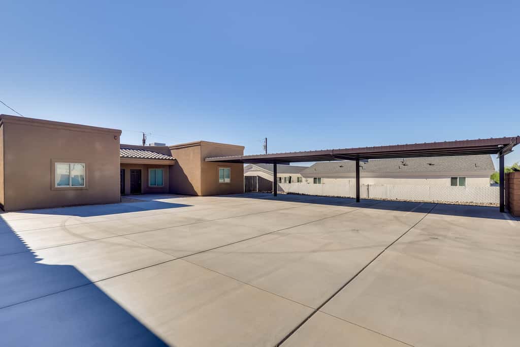 Golf, Hike & Boat! Bright Lake Havasu City Apt