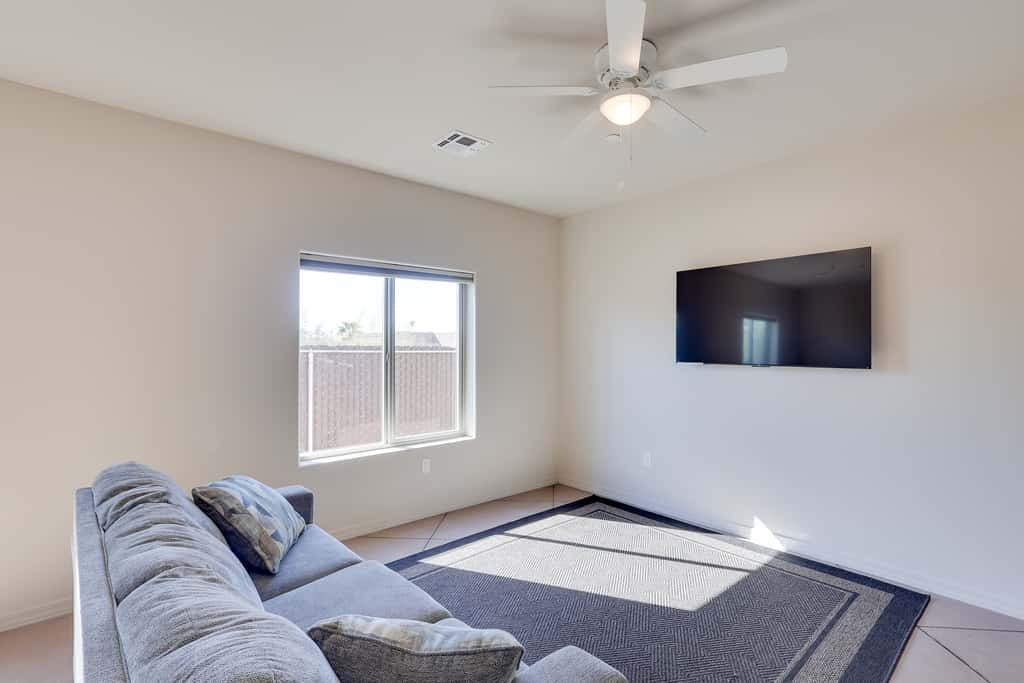 Golf, Hike & Boat! Bright Lake Havasu City Apt
